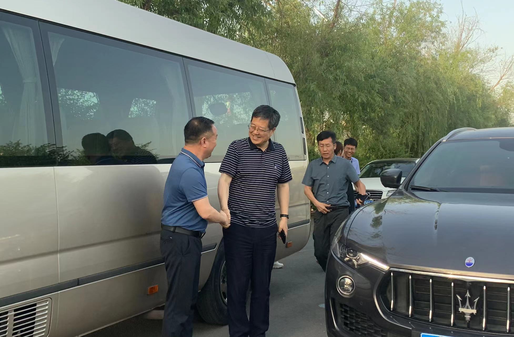 西北农林科技大学“访企拓岗促就业专项行动”组到访陕西虹彩园艺集团